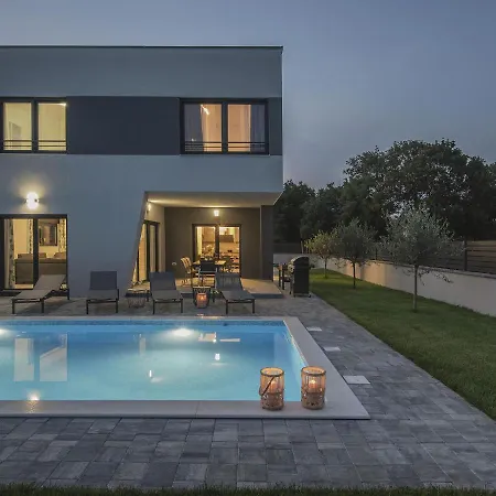 Modern With Heated Pool Villa