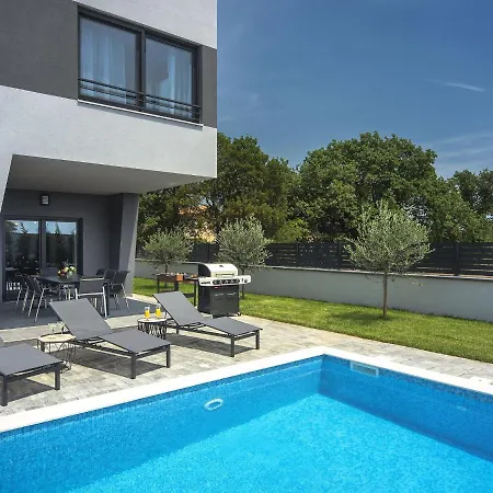 Villa Modern With Heated Pool