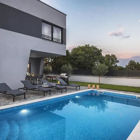 Villa Modern With Heated Pool Pula