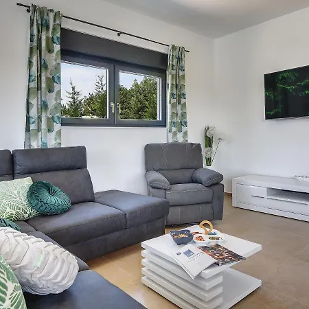 Villa Modern With Heated Pool Pula