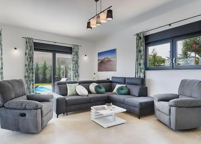 In Croatia Near Scenic Coastline * 풀라